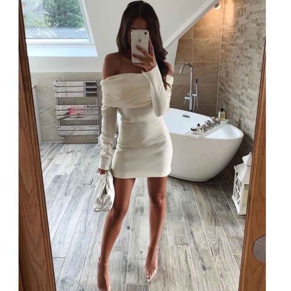 NEW WITH TAGS LIMITED EDITION Zara Off-Shoulder Long Sleeve Dress/ Top  - Cream